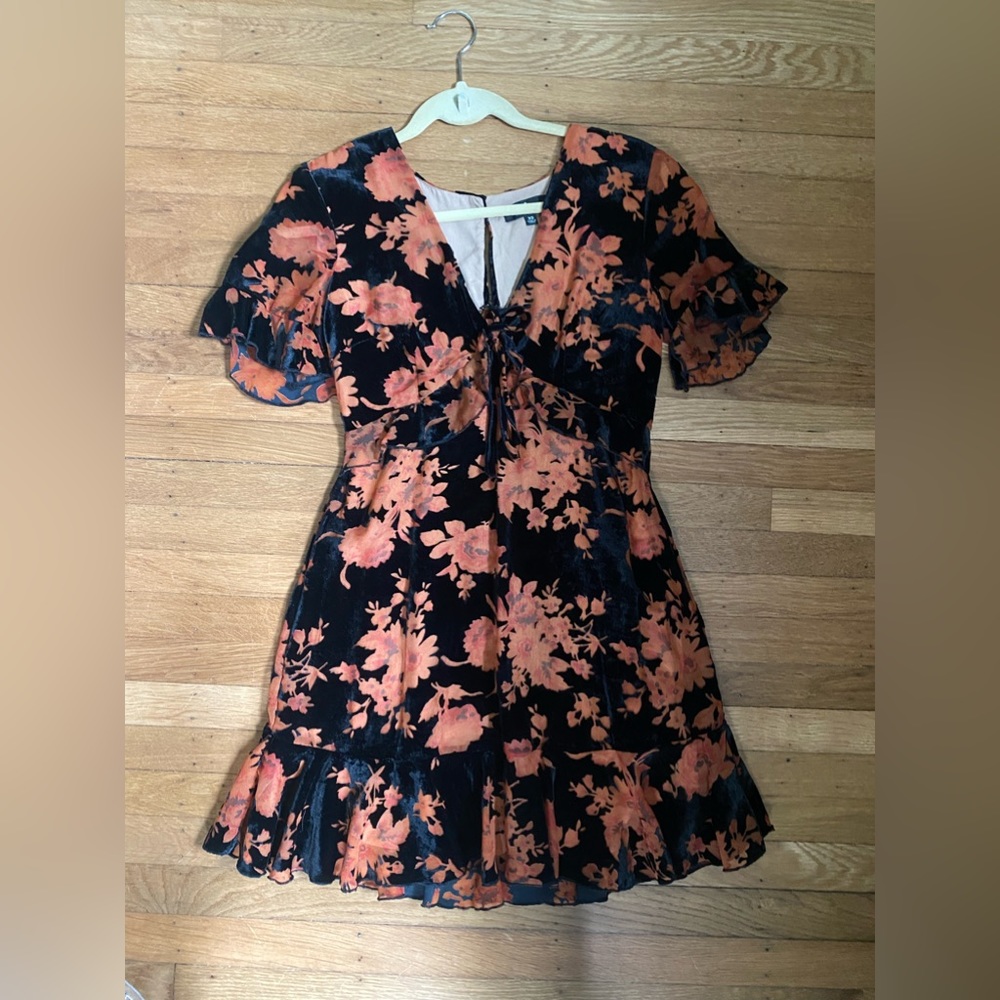 Romantic velvet lulus dress. Sheer sleeves.